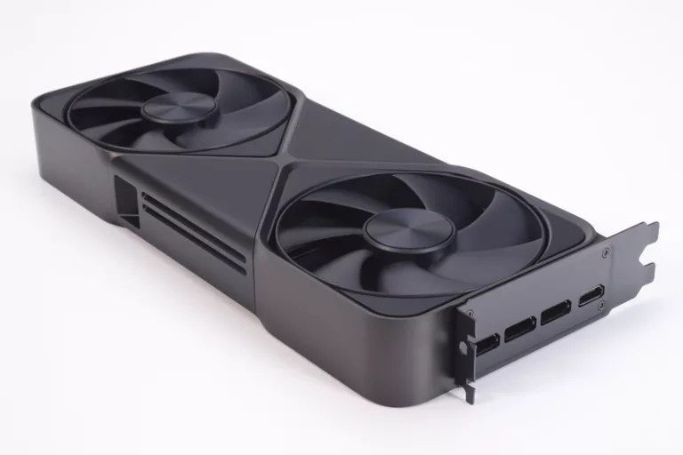 NVIDIA obniża ceny kart GeForce RTX 5000: co to oznacza dla graczy?