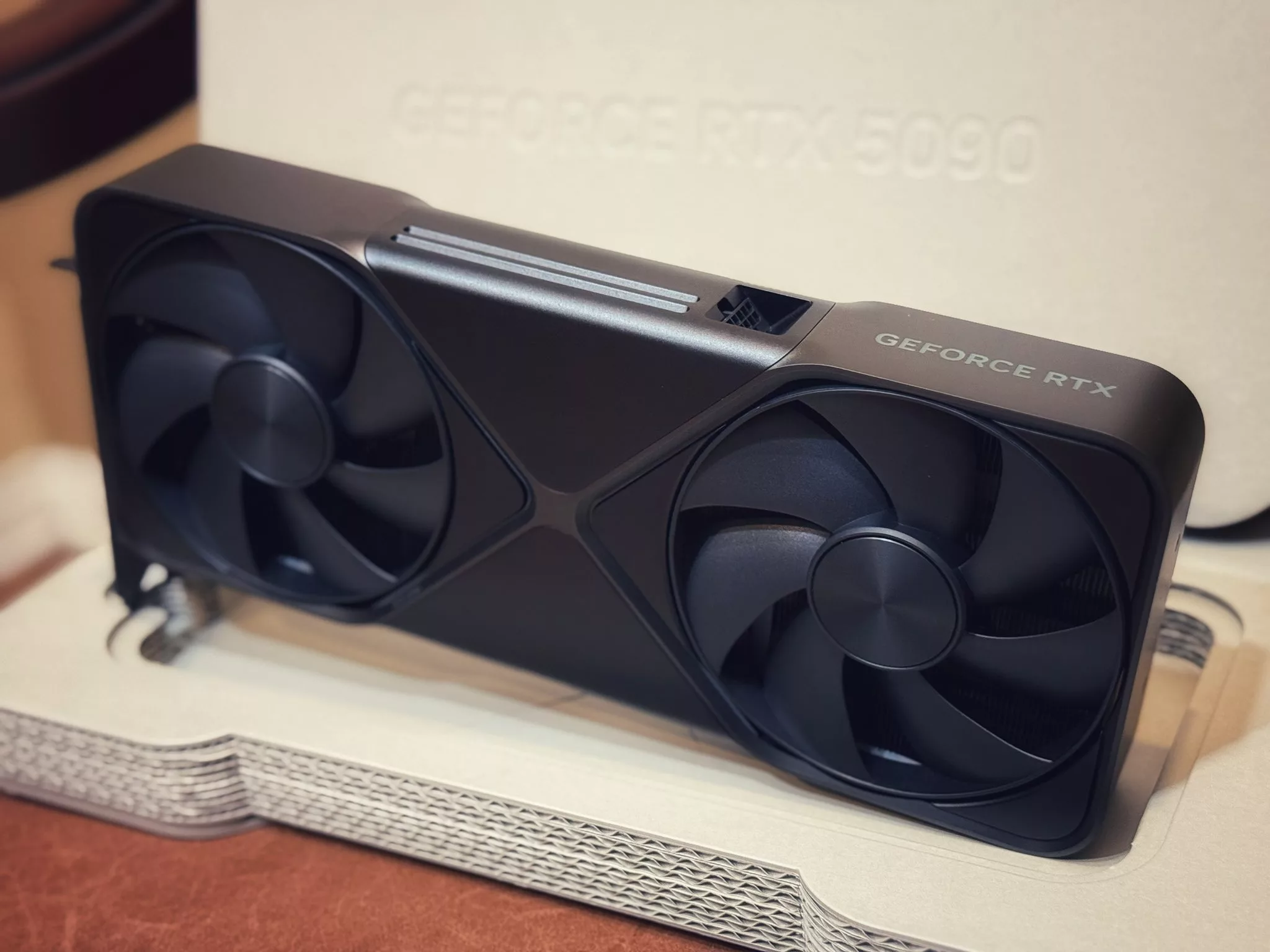 geforce rtx 5090 przegrzewanie wtyczek