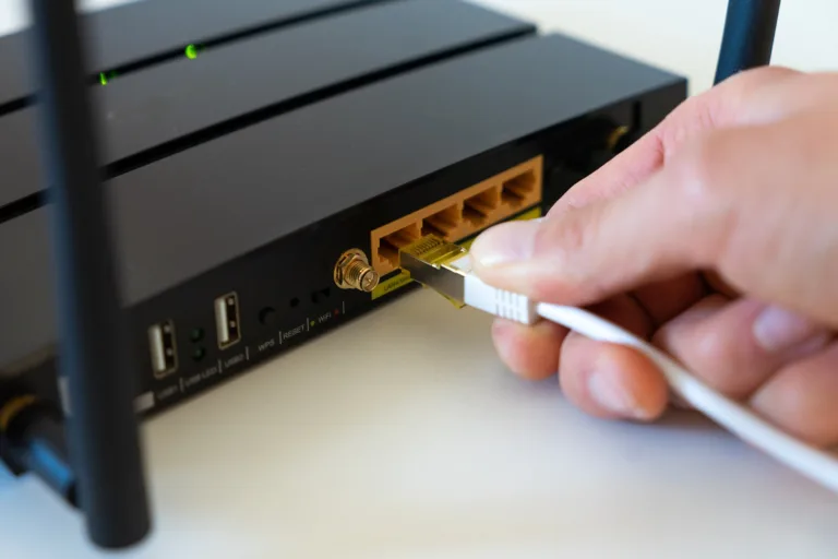 Jak zresetować router? Miękki i twardy reset