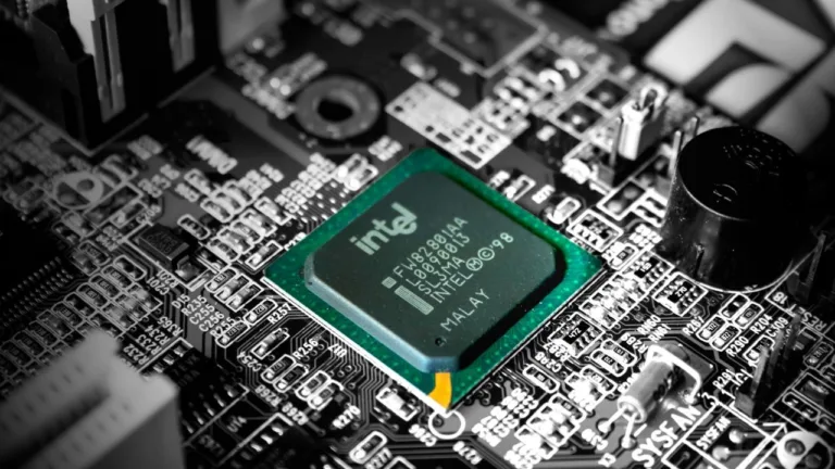 Intel podnosi ceny procesorów. Nawet 10% więcej przez boom na AI