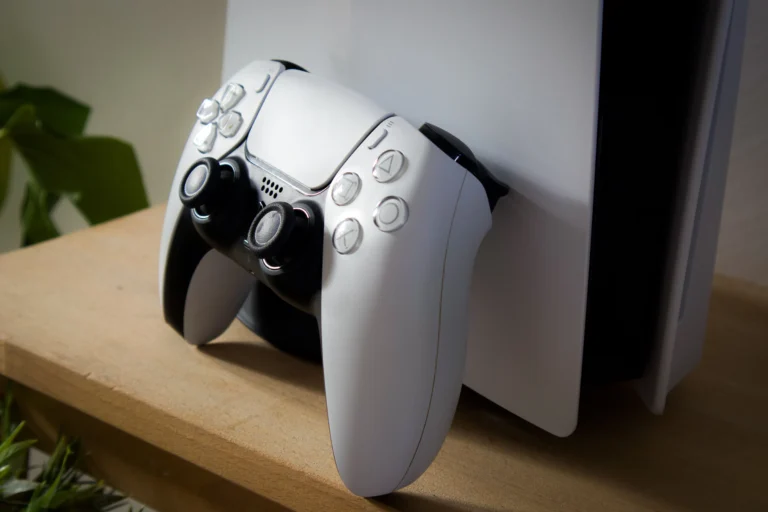 Gracze krzyczą „nie zabijajcie płyt”, ale Sony już szykuje fabryki na przyszłość bez pudełek